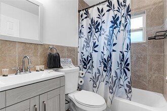 6660 Custer St in Hollywood, FL - Building Photo - Building Photo