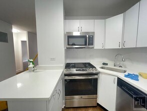 E 16 ST, Unit 19A in New York, NY - Building Photo - Building Photo
