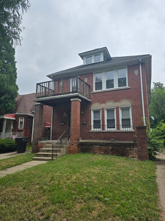 9124 Pinehurst St in Detroit, MI - Building Photo
