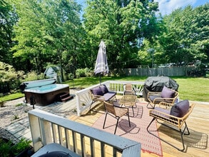 676 Treeside Dr in Akron, OH - Foto de edificio - Building Photo