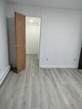 17 Martha Ave, Unit B in Elmwood Park, NJ - Foto de edificio - Building Photo