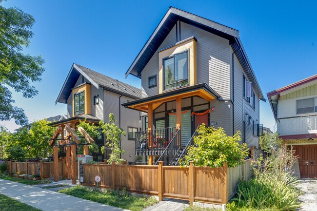2459-2471 40th Av E in Vancouver, BC - Building Photo - Building Photo