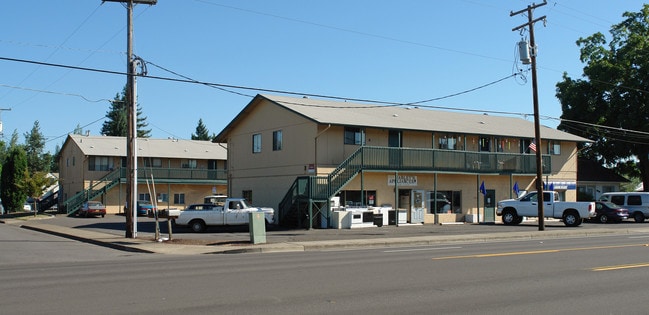 Main Street Apartments in Springfield, OR - Foto de edificio - Building Photo