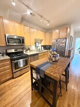3349 N Clark St, Unit 1 in Chicago, IL - Foto de edificio - Building Photo