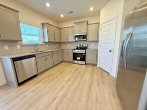 324 Skye Ln in Cartersville, GA - Foto de edificio - Building Photo