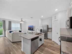 305 SE Halifax Ln in Stuart, FL - Building Photo - Building Photo