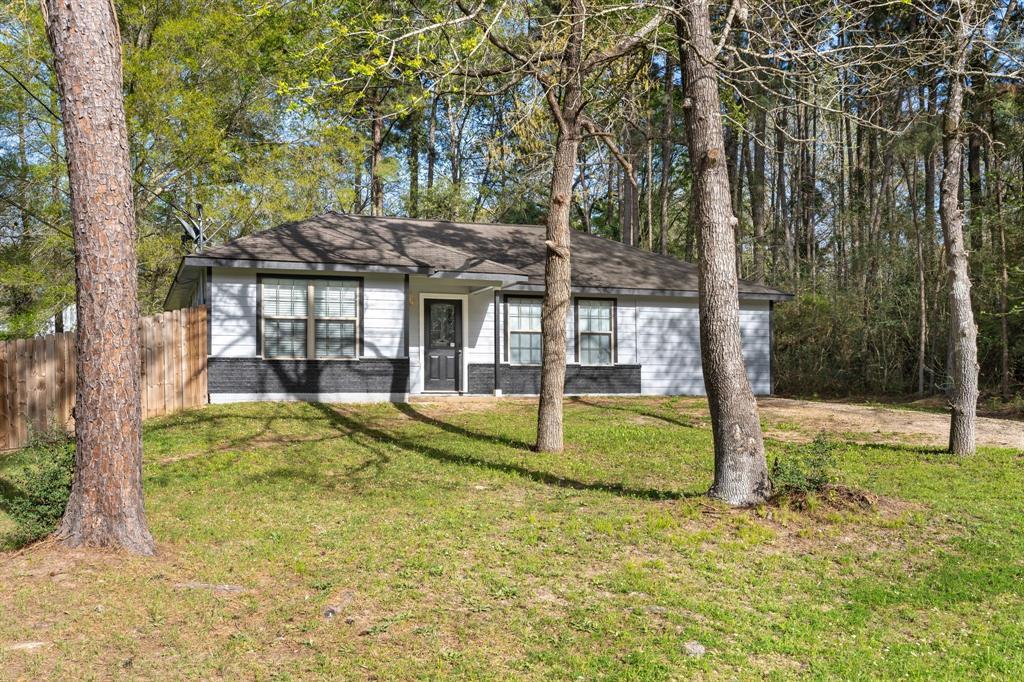 2375 Shadow Ln in Montgomery, TX - Building Photo