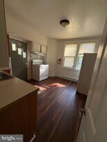402 Cinnaminson Ave in Palmyra, NJ - Building Photo