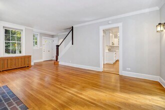 8020 Park Ln in Bethesda, MD - Building Photo - Building Photo