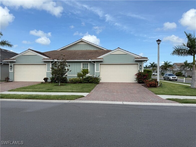 1273 Enbrook Lp in Naples, FL - Building Photo