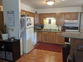 1014 10th Ave N in Onalaska, WI - Building Photo