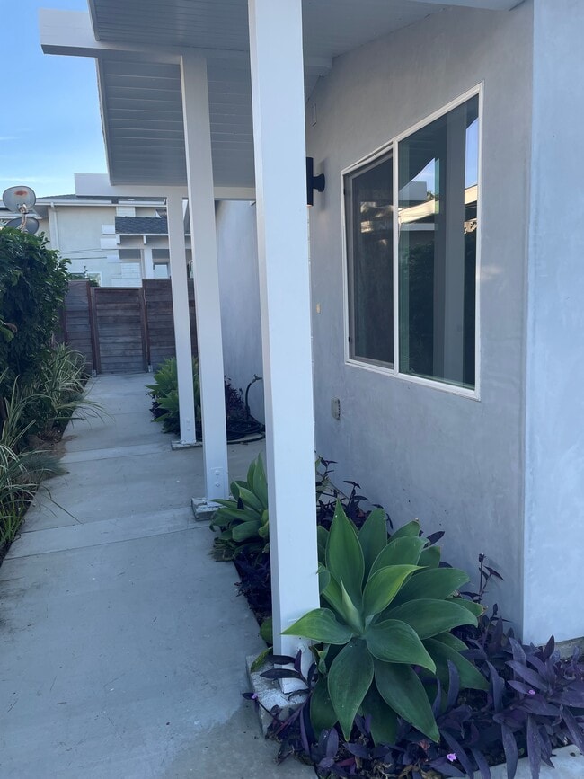2704 Gates Ave, Unit A in Redondo Beach, CA - Foto de edificio - Building Photo