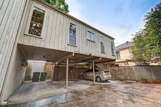 2137 Branard St in Houston, TX - Foto de edificio - Building Photo