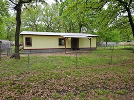 129 12 Oaks Cir in Gun Barrel City, TX - Building Photo