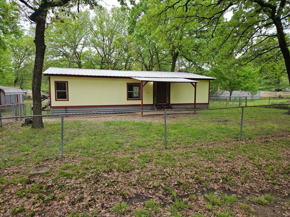 129 12 Oaks Cir in Gun Barrel City, TX - Building Photo