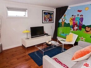 8661 Clifton Wy in Beverly Hills, CA - Building Photo - Building Photo