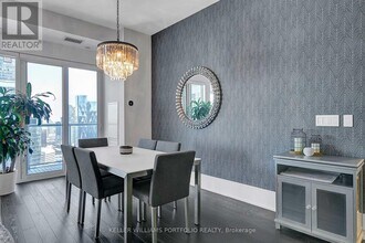 300 Front St W in Toronto, ON - Building Photo - Building Photo