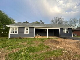 108 Rayburn Dr in Benton, KY - Building Photo