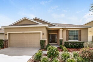 6442 Twin Bridges Dr in Zephyrhills, FL - Building Photo