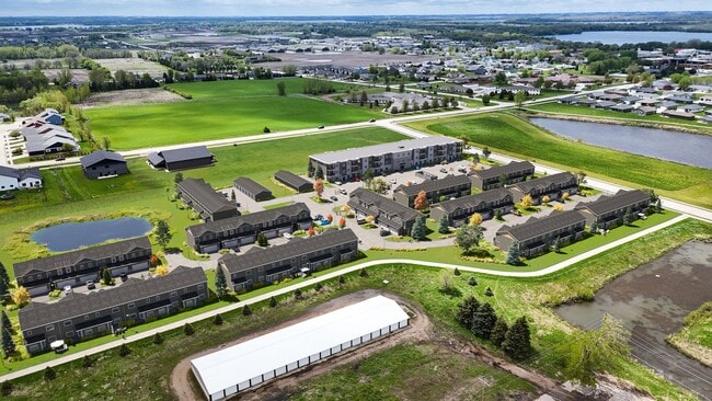 The Shores in Spirit Lake, IA - Foto de edificio - Building Photo