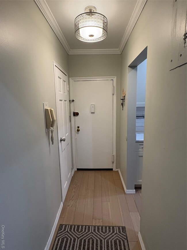 305 Sixth Ave in Pelham, NY - Foto de edificio - Building Photo