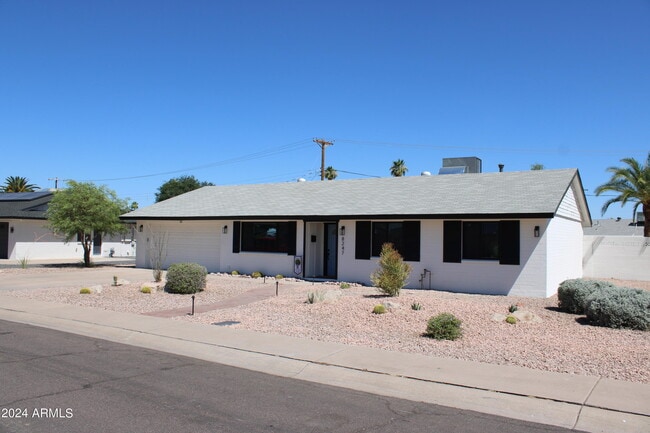 8247 E Angus Dr in Scottsdale, AZ - Building Photo - Building Photo