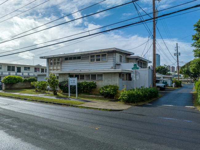 1703 Young St in Honolulu, HI - Building Photo - Building Photo