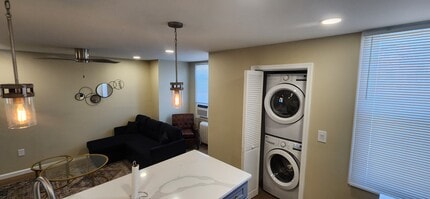 5721 N 13th St, Unit #2 in Philadelphia, PA - Building Photo - Building Photo
