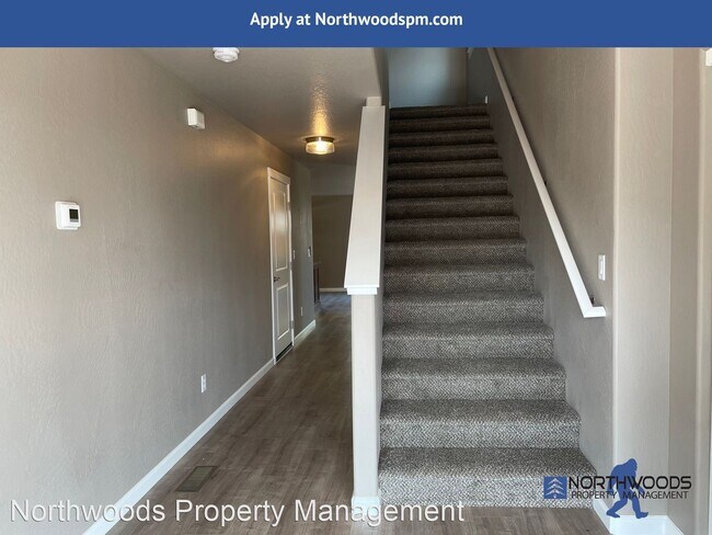 336 Everett Way photo'