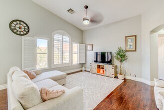 1299 Investment Way in Henderson, NV - Foto de edificio - Building Photo