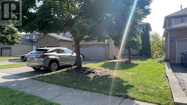 27 Vivians Crescent in Brampton, ON - Building Photo - Building Photo