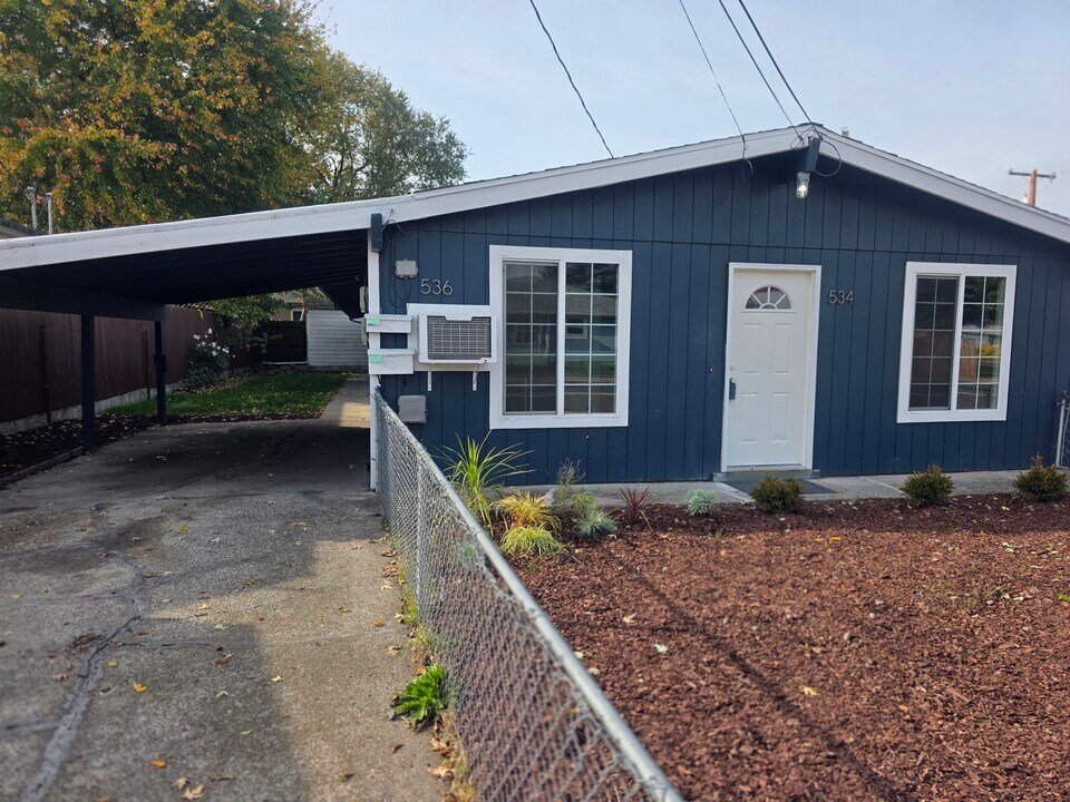 536 Hamilton St, Unit 536 in Medford, OR - Foto de edificio