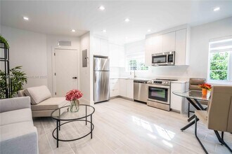 960 Jefferson Ave in Miami Beach, FL - Building Photo - Building Photo