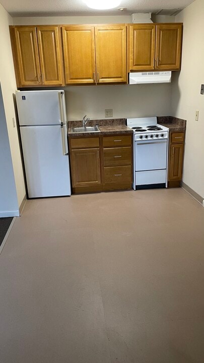 259 Salmon Brook St in Granby, CT - Foto de edificio