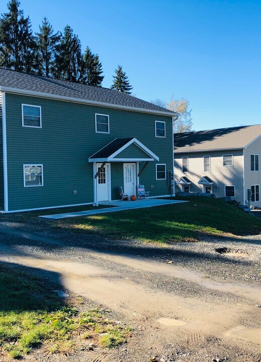 129 Birdseye View Dr in Ithaca, NY - Building Photo