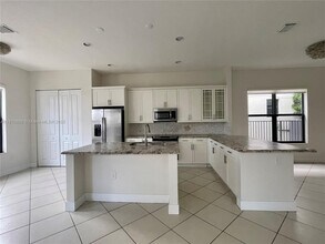 3316 W 98th Pl in Hialeah, FL - Building Photo - Building Photo