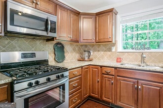 3211 Flamingo Dr in East Point, GA - Building Photo - Building Photo