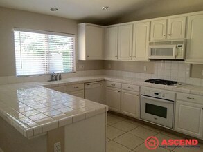 12708 Beechfield Dr in Bakersfield, CA - Building Photo - Building Photo