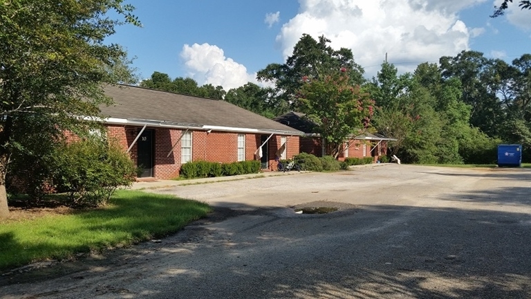 Bay Villa Apartments in Bay Minette, AL - Building Photo