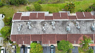 6521 Racquet Club Dr in Lauderhill, FL - Foto de edificio - Building Photo