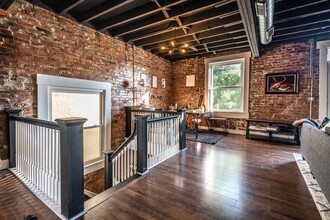 313 York St in Newport, KY - Building Photo - Interior Photo