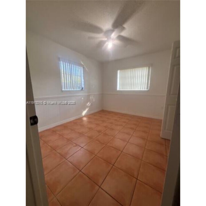 10371 SW 201st Ter in Cutler Bay, FL - Foto de edificio