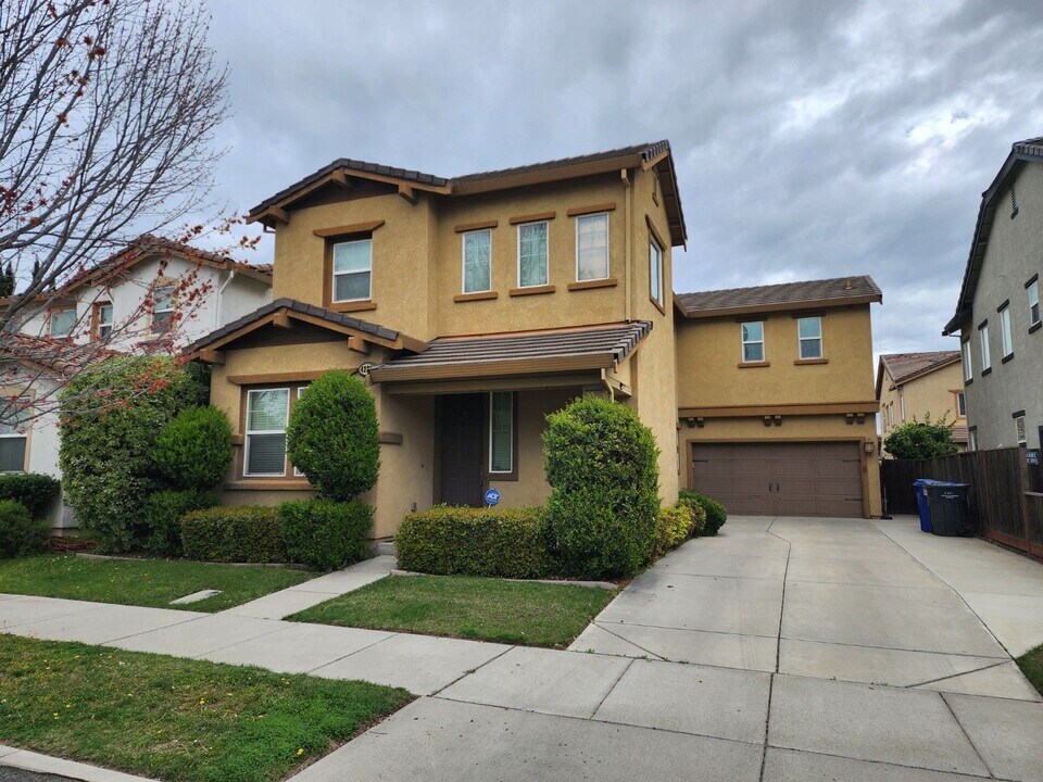 4222 Arthur Mace Dr in Turlock, CA - Building Photo