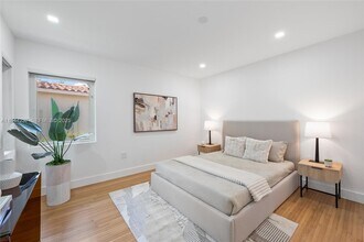 5211 Granada Blvd in Coral Gables, FL - Building Photo - Building Photo