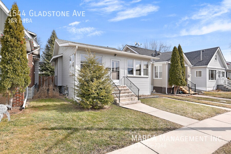 1544 Gladstone Ave in Windsor, ON - Building Photo