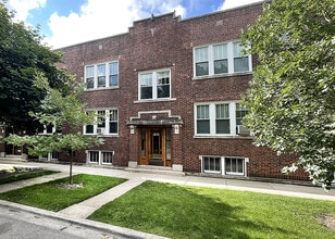 West Grace Street in Chicago, IL - Building Photo - Building Photo