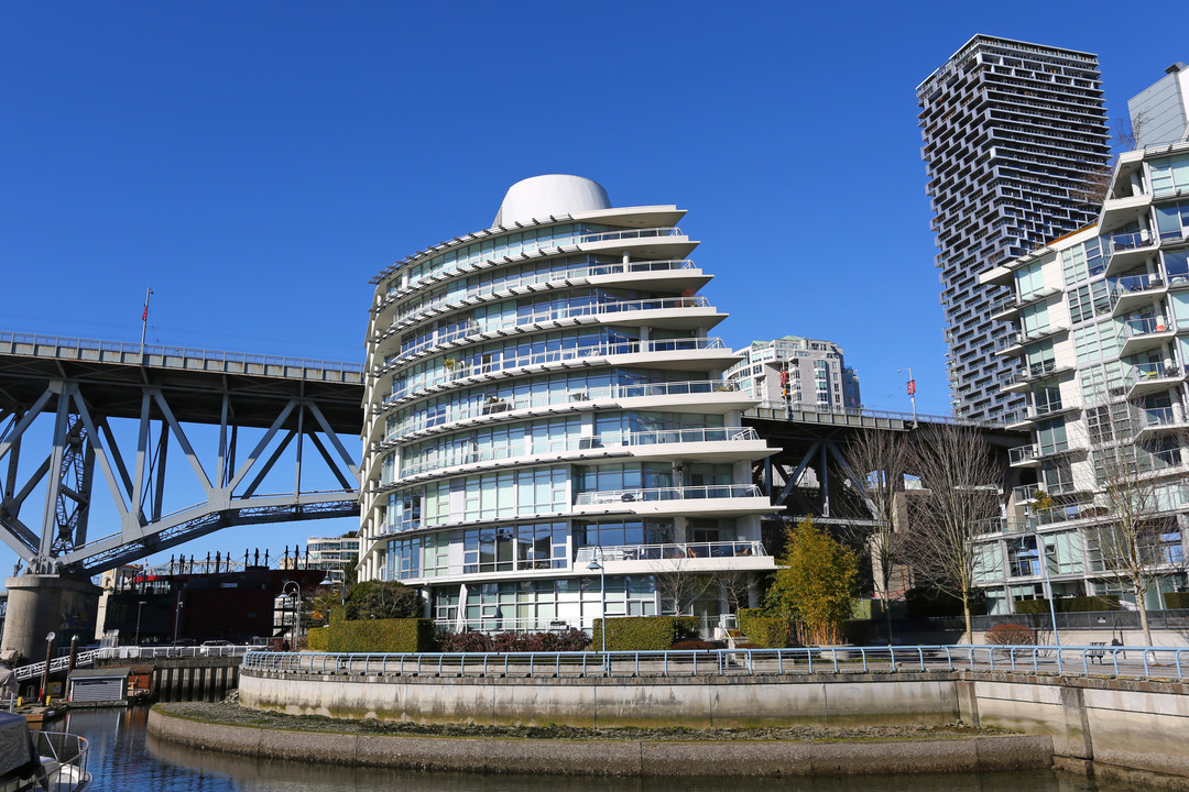 Silver Sea in Vancouver, BC - Building Photo