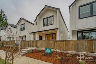 16330 NE 20th St in Vancouver, WA - Building Photo - Building Photo