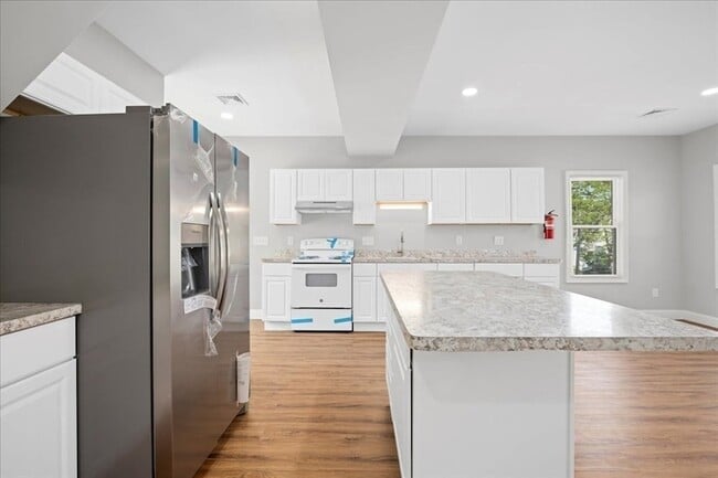 480 White St, Unit 2 in Springfield, MA - Building Photo - Building Photo