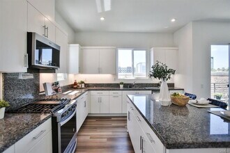 1703 W Cara Dr in Anaheim, CA - Foto de edificio - Building Photo